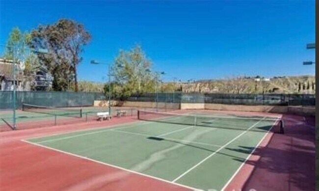 Building Photo - Beautiful 3 + 2 Condo Santa Clarita