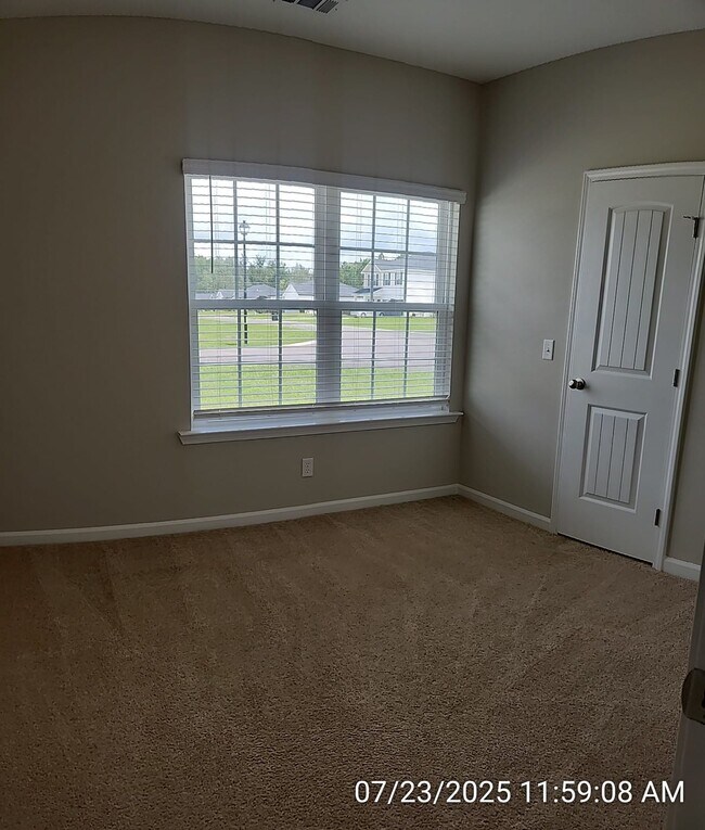 Building Photo - 64 Sunflower Cir NE