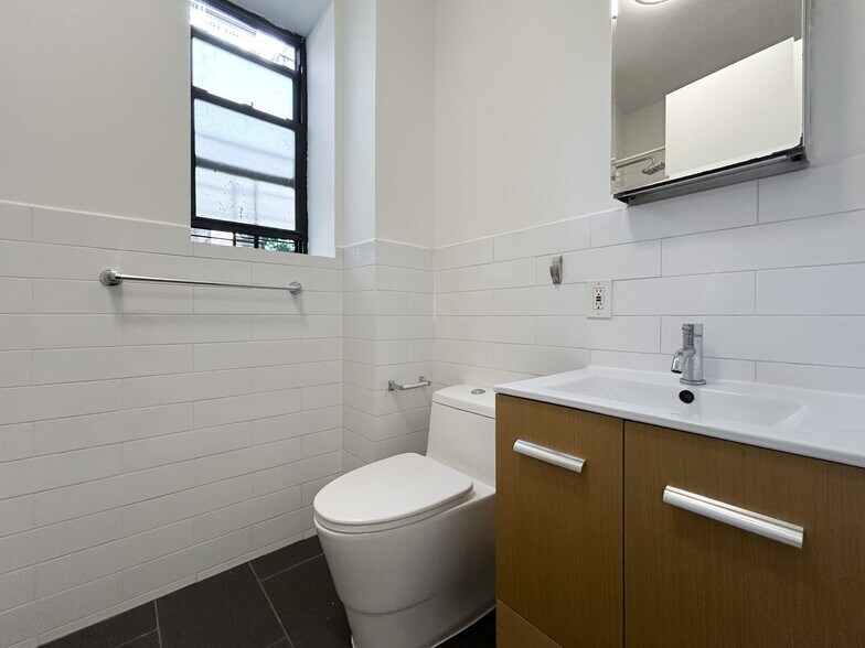 Building Photo - 605 W 137th St