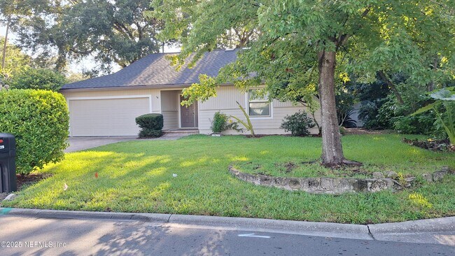 Building Photo - 10579 Castlebrook Dr