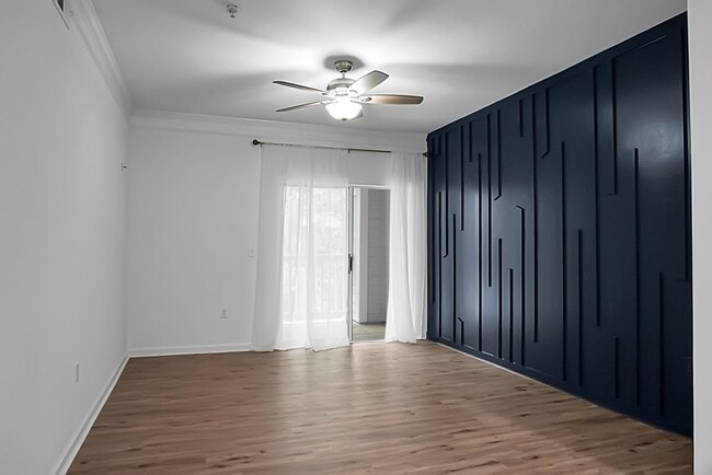 Building Photo - MOVE IN SPECIAL - 50% off First Month's Re...