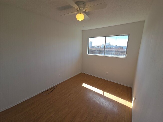 Building Photo - L. Street Duplex