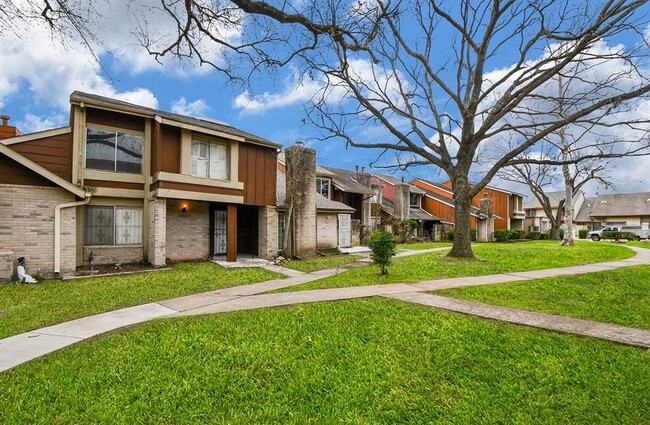 Primary Photo - 12569 Wellington Park Dr