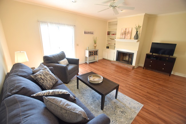 2BD, 2.5 BATH - Northpointe Village Apartments