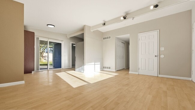 Building Photo - Bright Rambler in Quiet, Convenient Neighborhood