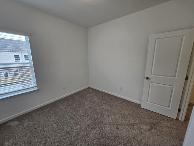 Building Photo - 129 Rosebush Ln