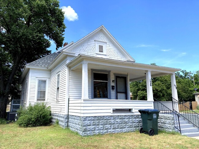 Building Photo - 128 E 5th Ave