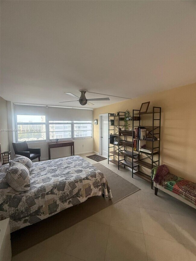 Building Photo - 18021 Biscayne Blvd