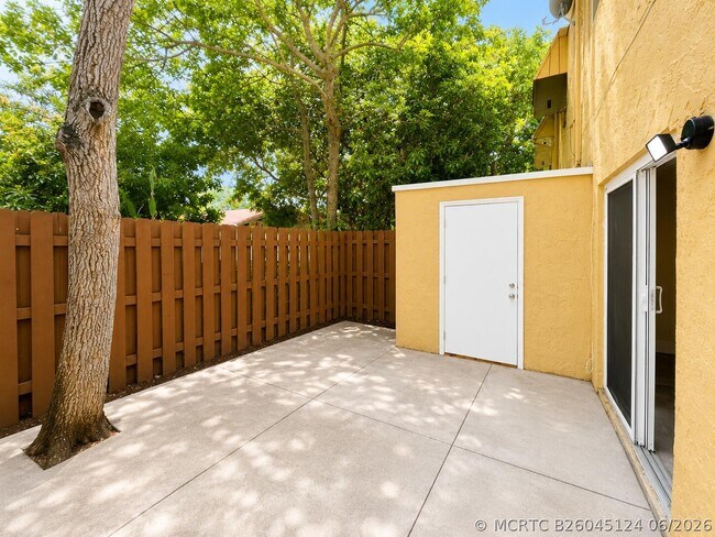 Building Photo - 5728-5728 Blueberry Ct