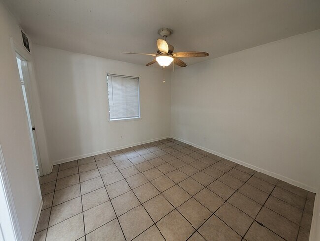 Building Photo - 207 Lovelace Dr