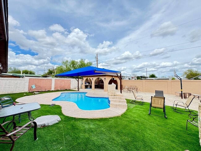 Building Photo - 111 Larga Vista Dr