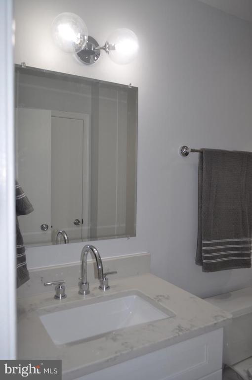 Building Photo - 8613 Beekman Pl