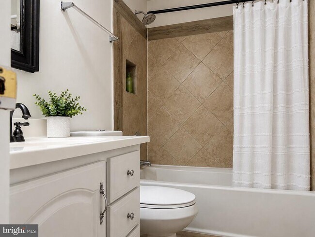 Building Photo - 5559 Hecate Ct