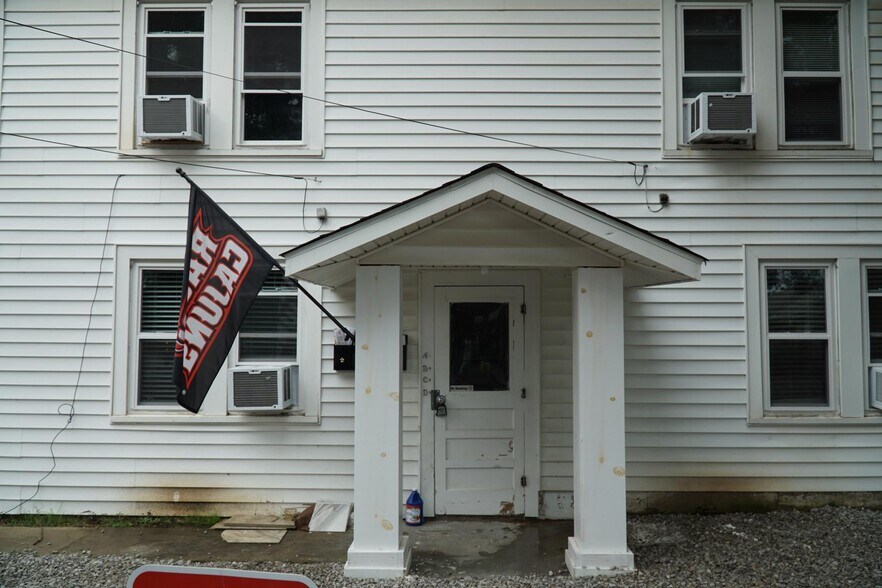 Building Photo - 411 W Taft St