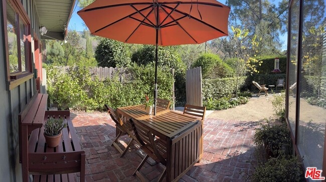 Primary Photo - 2731 N Beverly Glen Blvd