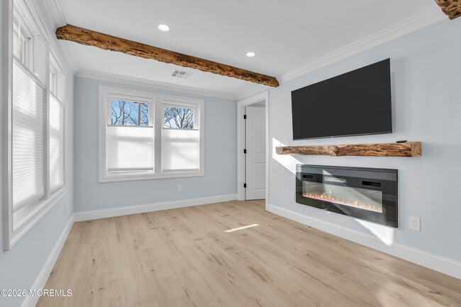 Building Photo - 709 17th Ave
