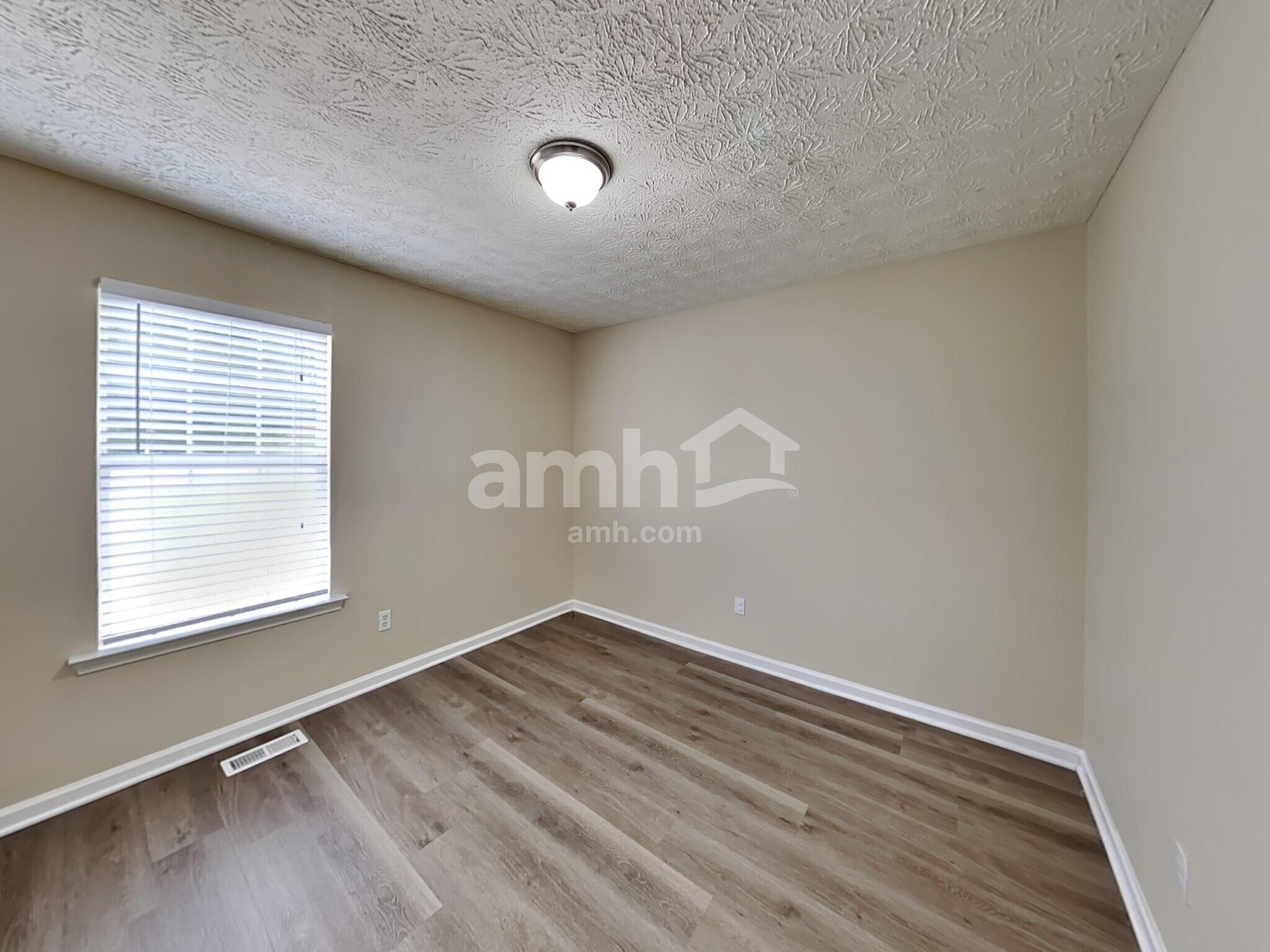Building Photo - 446 Thornbrooke Dr