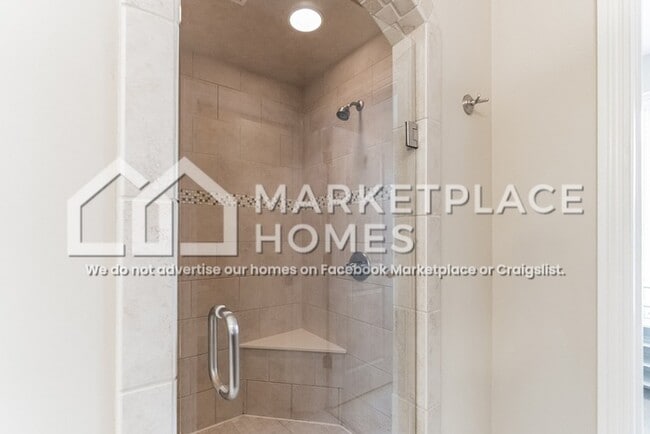 Building Photo - 2572 Milano Dr