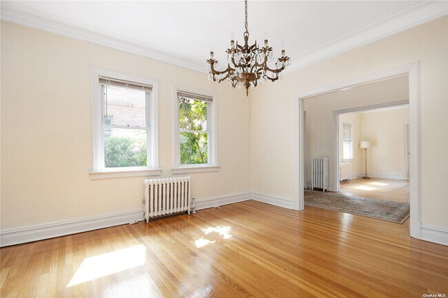 Building Photo - 20 Point Crescent