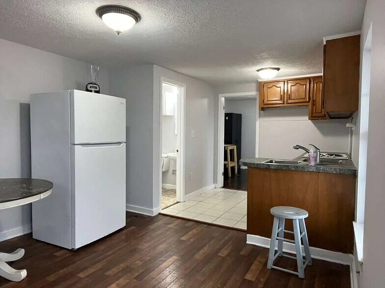 Building Photo - 508 Maple St