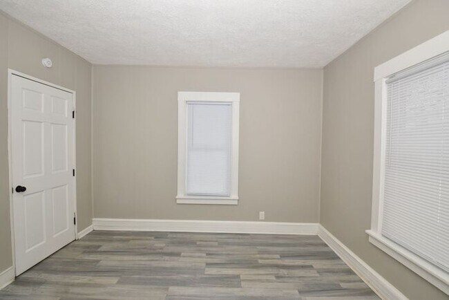 Building Photo - Mishawaka Near Parks and the Riverwalk 2 bedroom