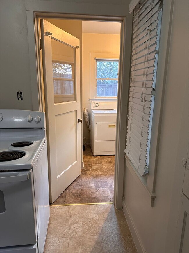 Building Photo - Charming House Located Steps From UCD