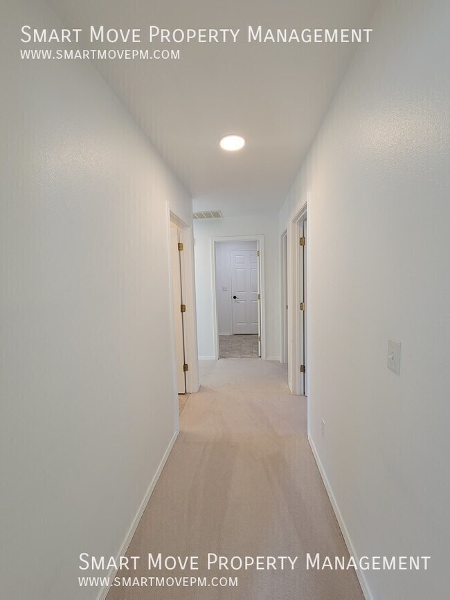 Building Photo - 108 W Crest Wood Dr