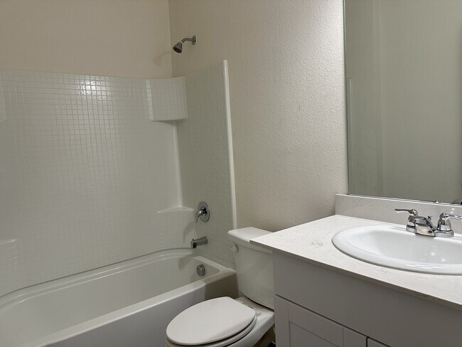 Building Photo - 1529 Escondido Dr