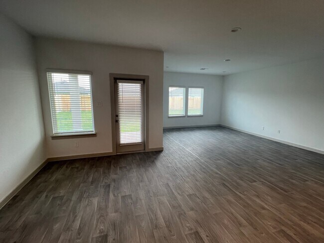 Building Photo - 7719 Brushwood Dr