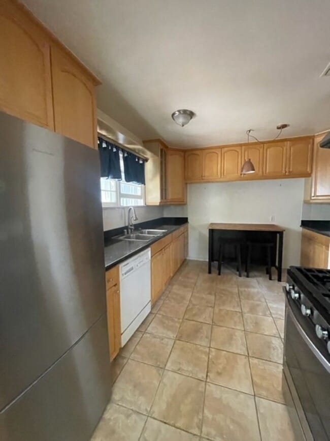 Building Photo - Westchester Home Perfect for Plant/Garden ...