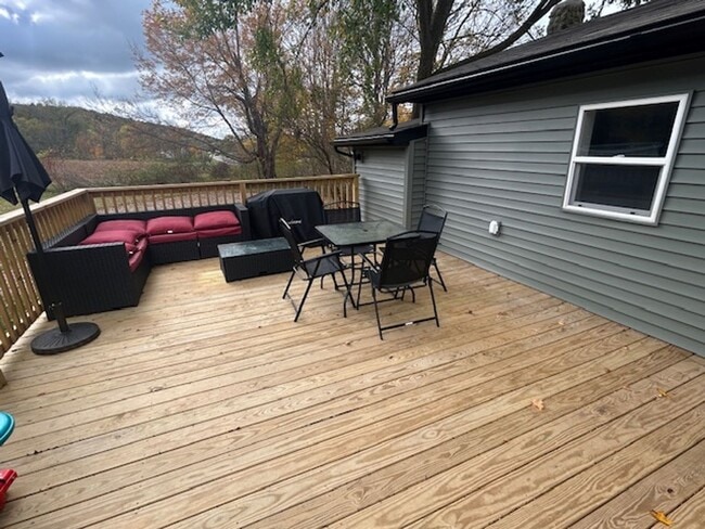 Building Photo - 2 bedroom 1 bath single family home