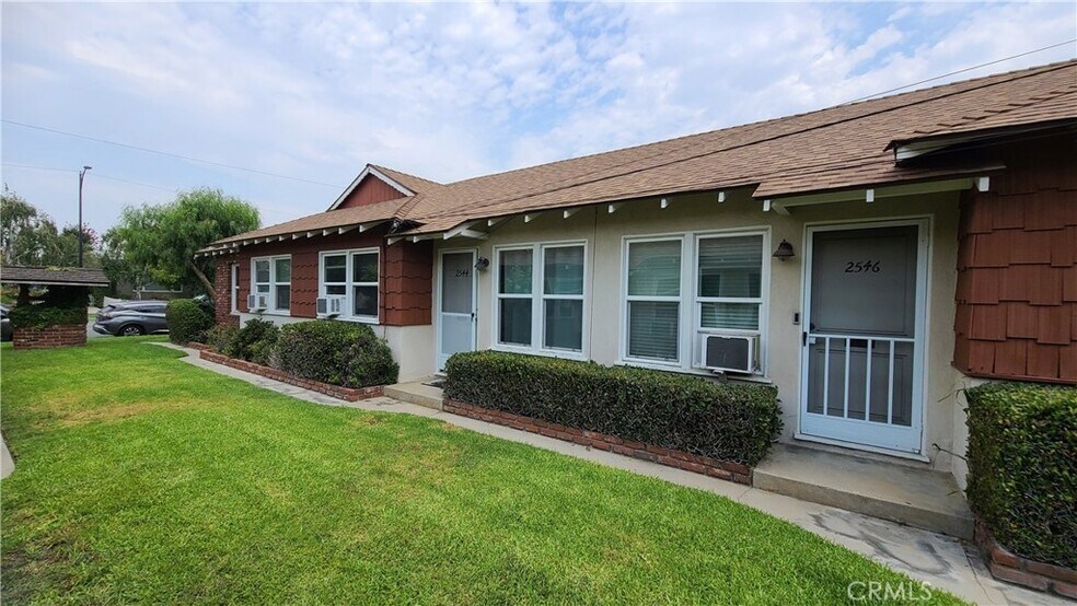 Building Photo - 2542 N Buena Vista St