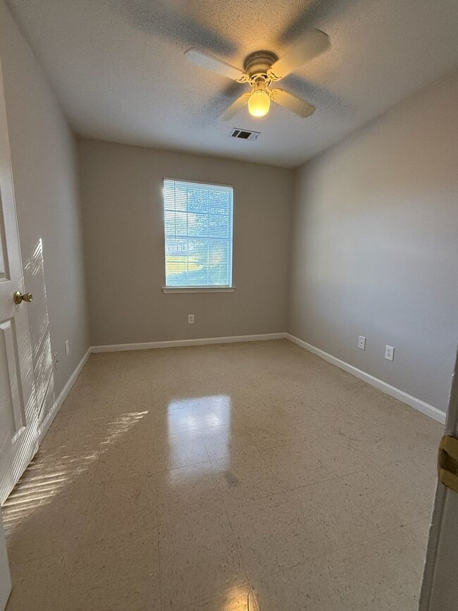 Building Photo - 8135-8135 Carlton Trail NW