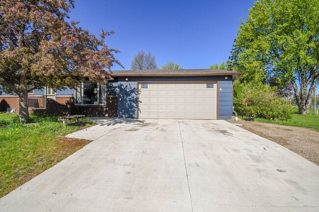 Building Photo - 103 Perry Ln
