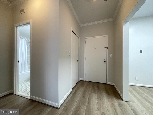 Building Photo - 1805 Crystal Dr