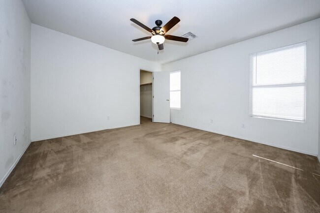 Building Photo - 8761 E Green Branch Ln