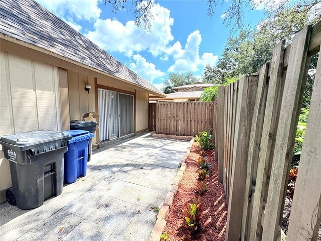Building Photo - 851 Creekway Ct