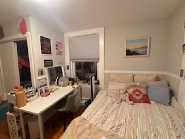 Building Photo - Don't Miss out on this giant 3 bed in the North End