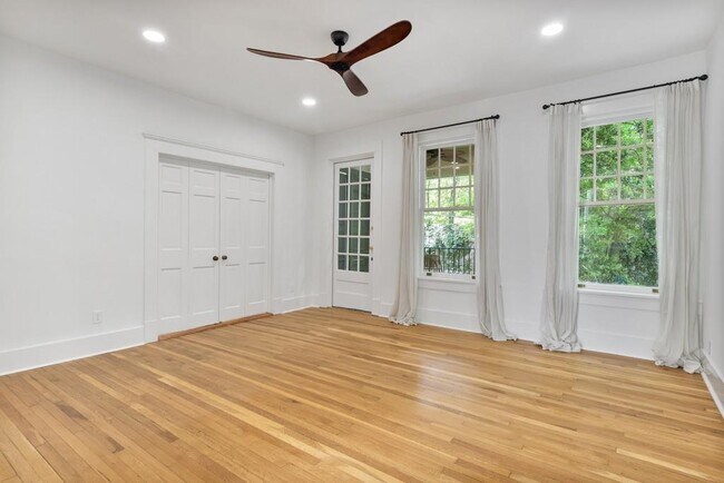 Building Photo - 116 Lafayette Dr NE