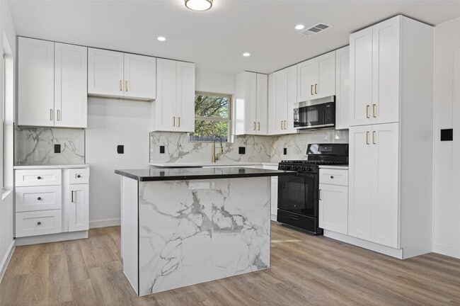 Building Photo - 6621 Jason St