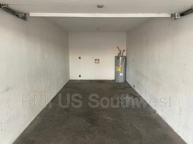 Building Photo - 424 Anna Cir