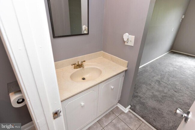 Building Photo - 10 Sumac Ct