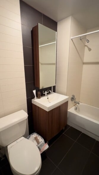 Building Photo - 111 John St