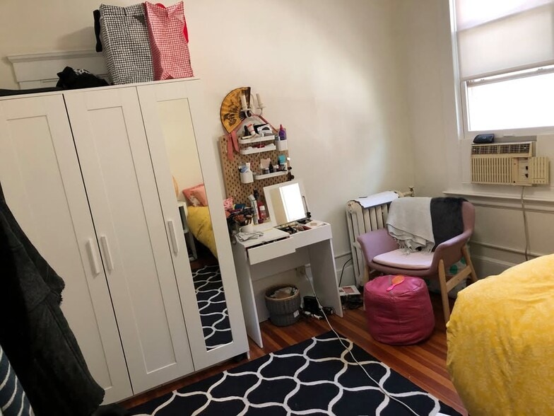 Middle bedroom - 94 Linden St