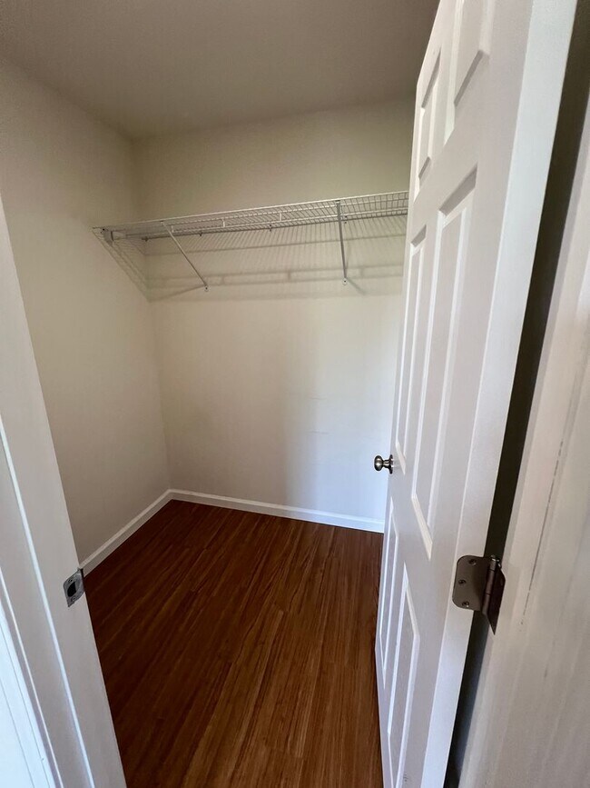 Building Photo - 3 bed, 2 bath, 2 car garage Home on 5 Acres