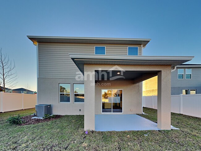 Building Photo - 1049 Sky Lakes Drive