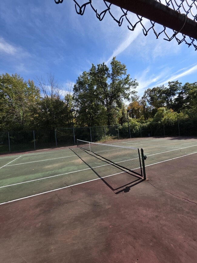 Building Photo - 813 Forest Trace Dr