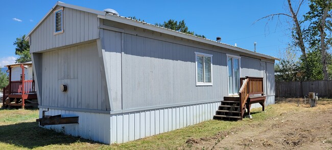 Building Photo - Quaint Trailer Near Woodside