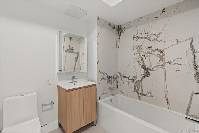 Building Photo - 10 Lyon Pl