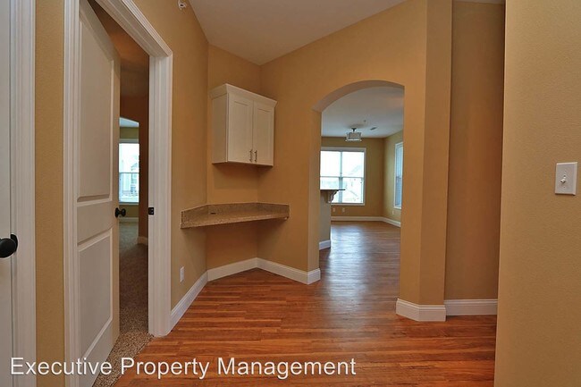 Building Photo - 2022 Walden Pond Way